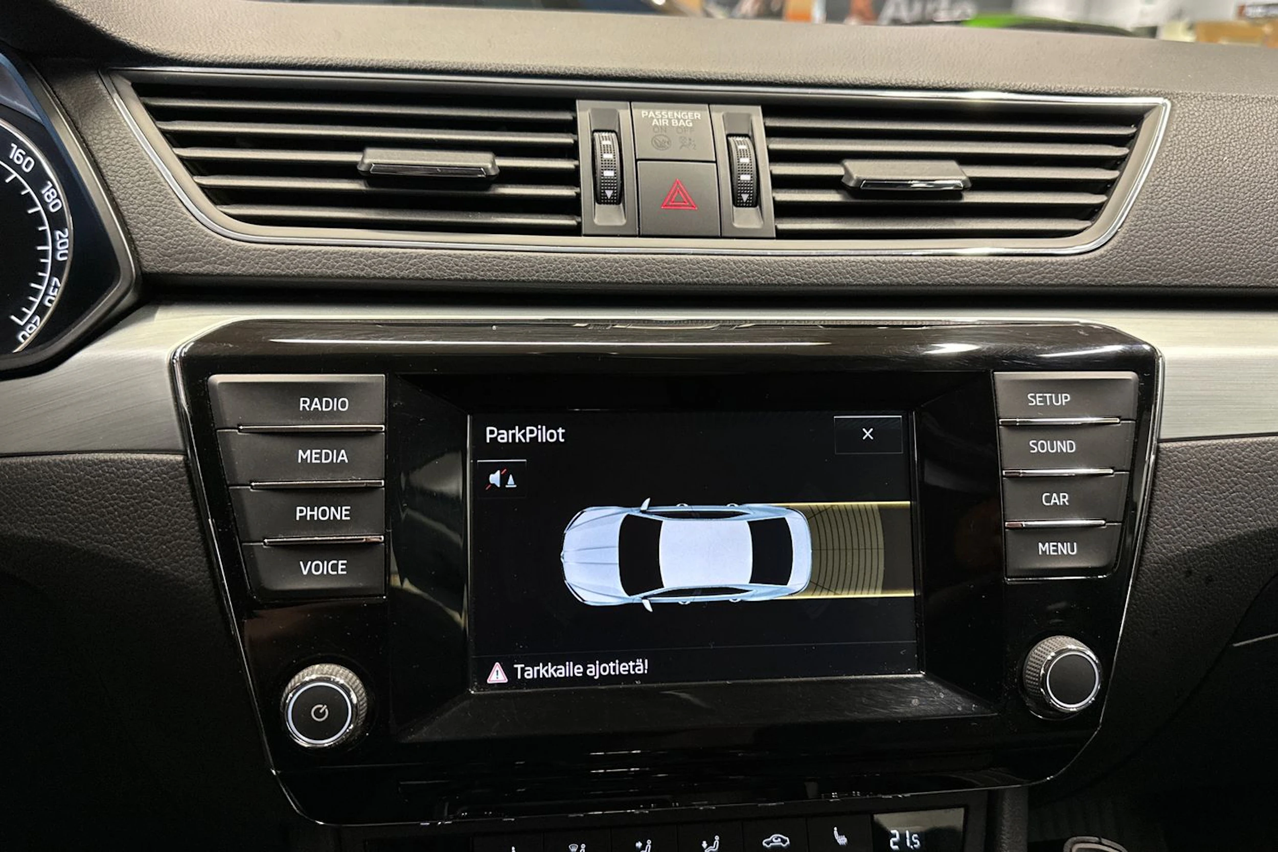 harmaa Skoda Superb 2015 kuva 11.