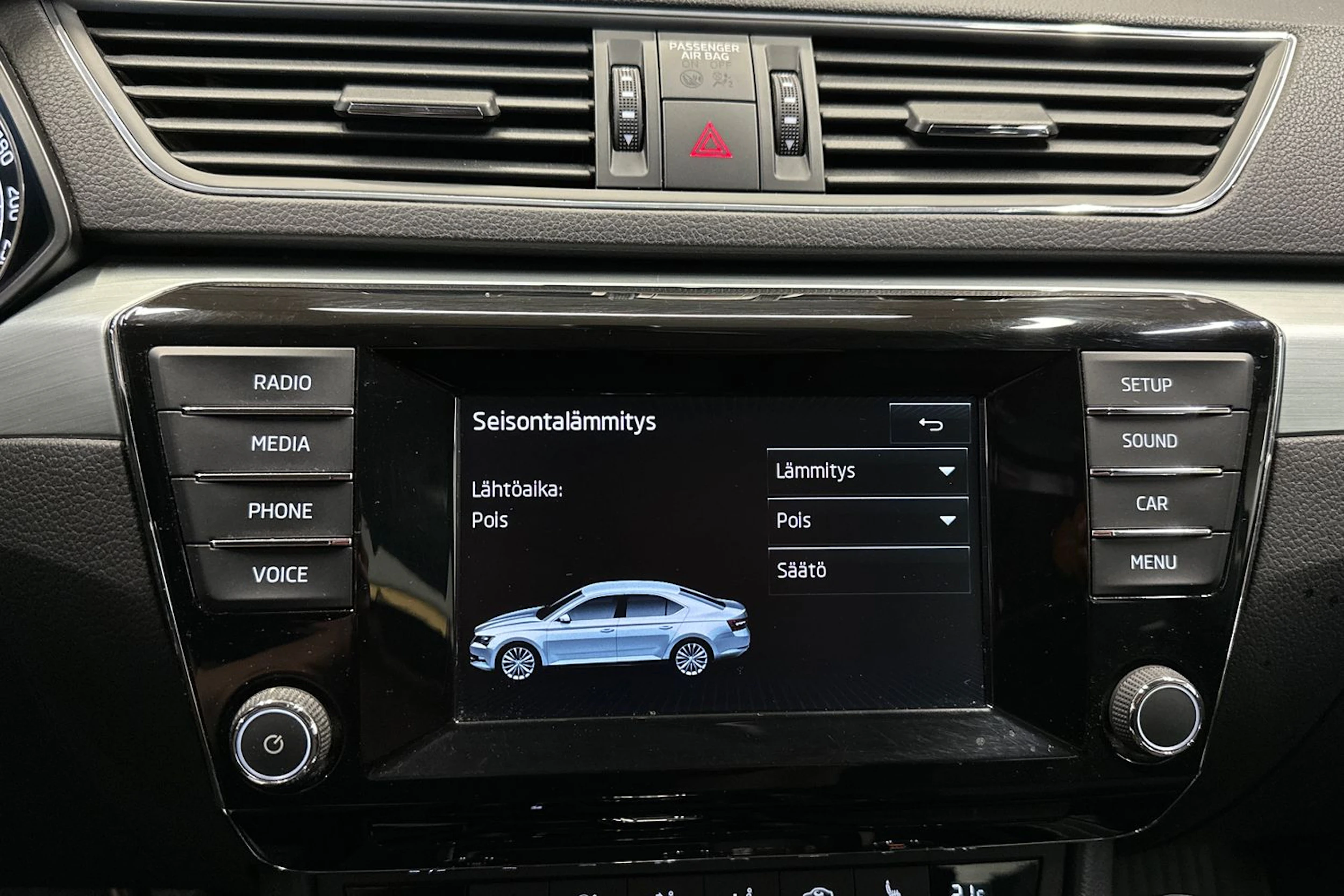 harmaa Skoda Superb 2015 kuva 12.