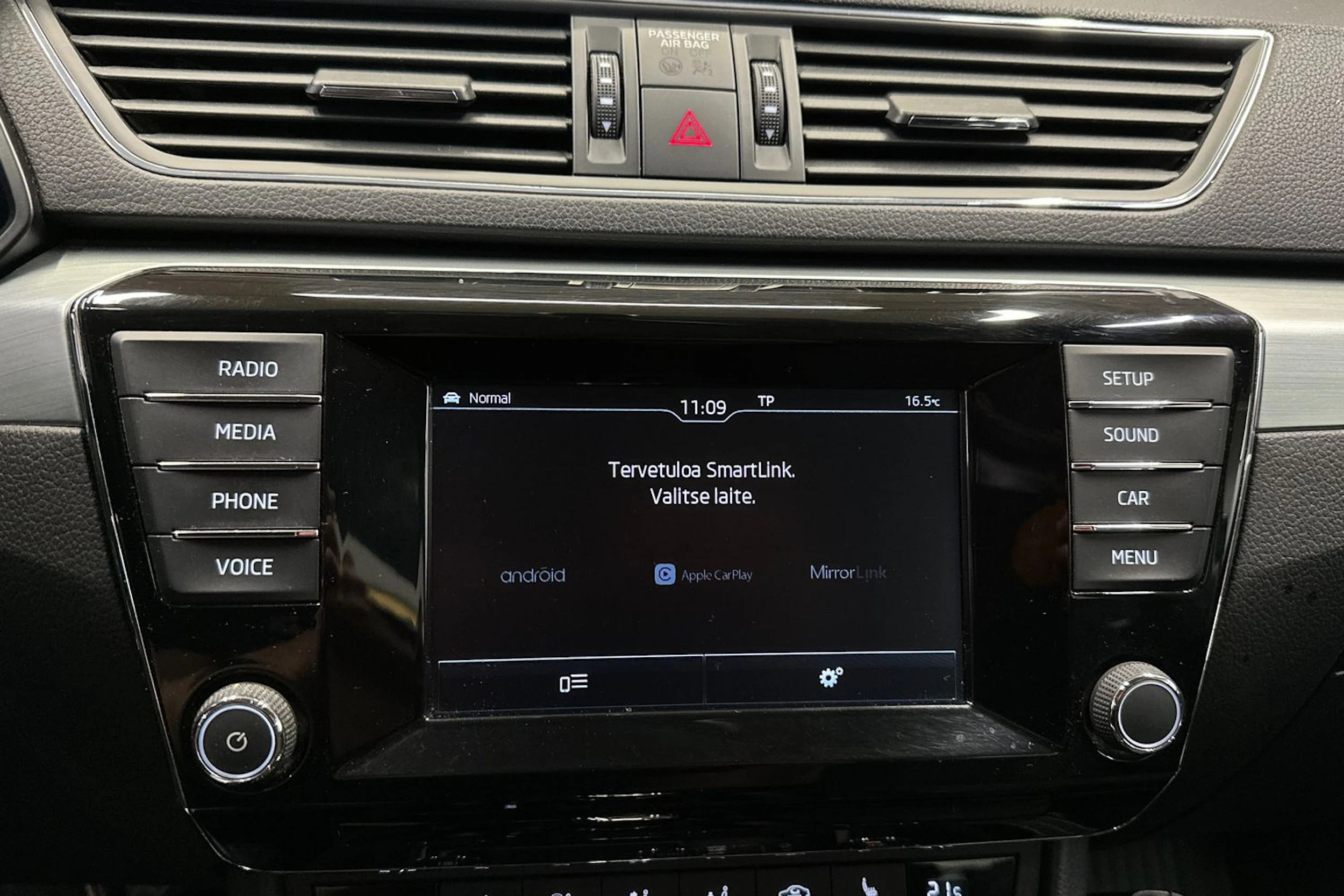 harmaa Skoda Superb 2015 kuva 13.