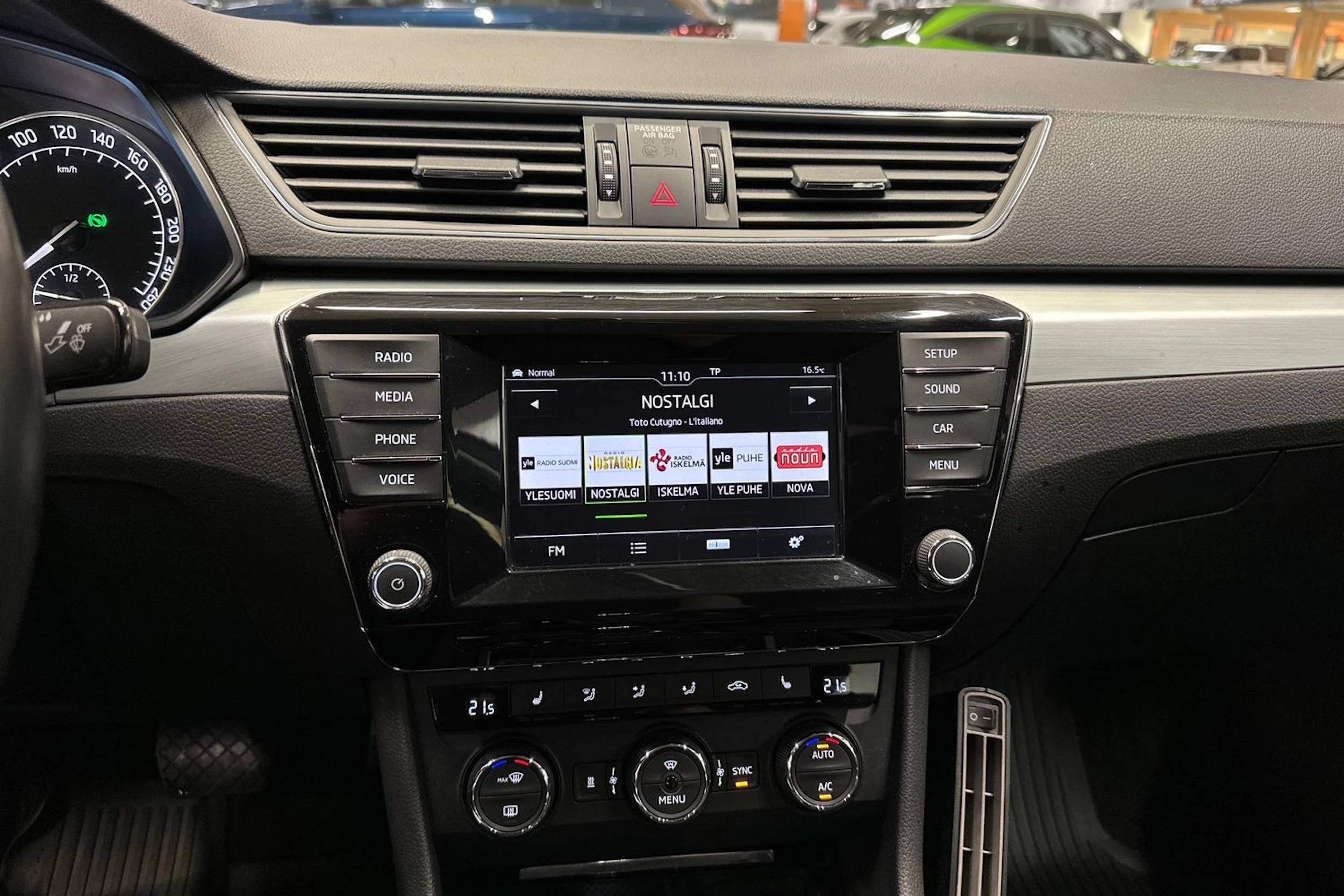 harmaa Skoda Superb 2015 kuva 15.