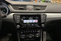 harmaa Skoda Superb 2015 kuva 15.