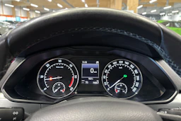 harmaa Skoda Superb 2015 kuva 17.