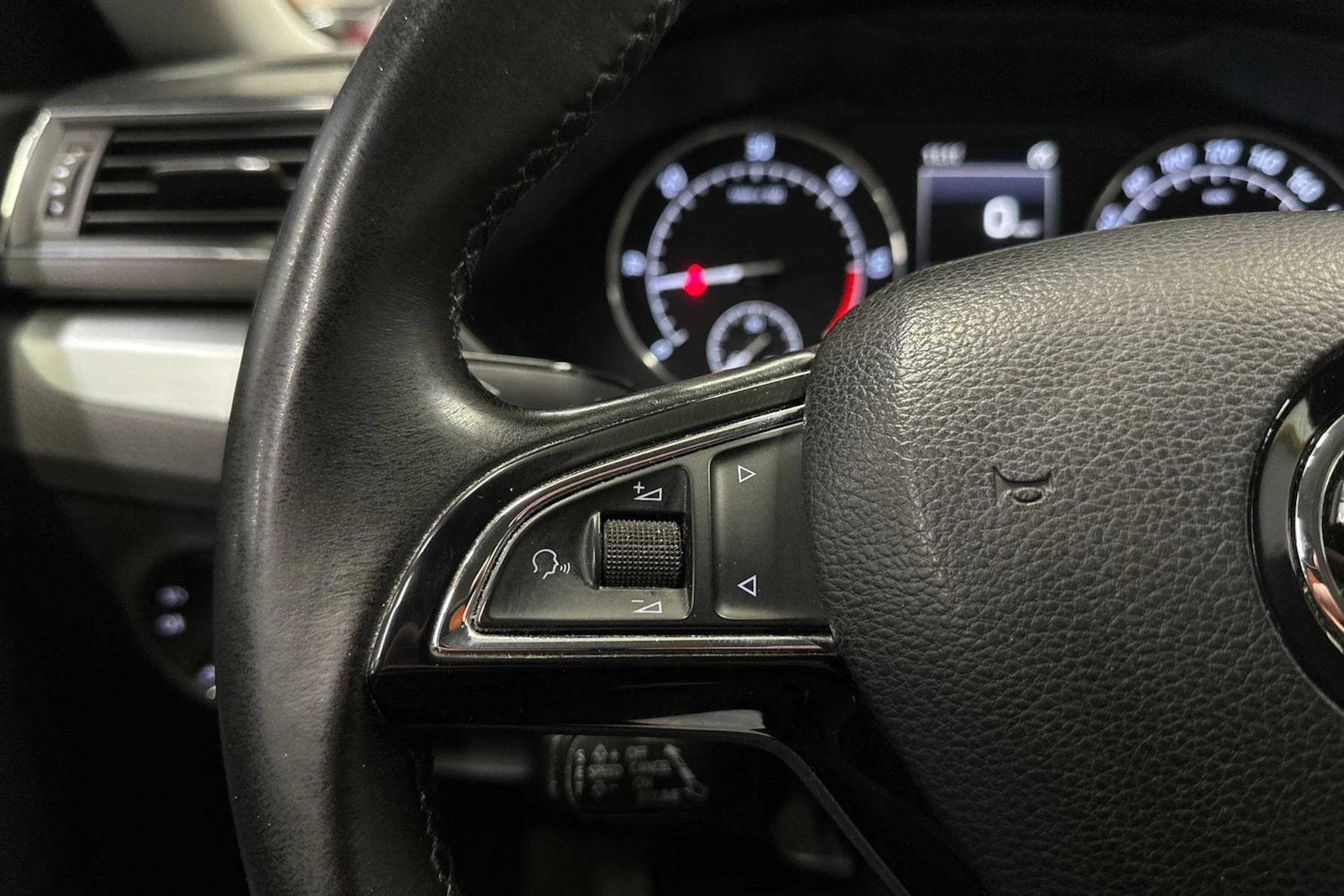 harmaa Skoda Superb 2015 kuva 19.