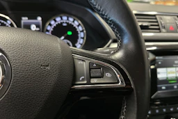 harmaa Skoda Superb 2015 kuva 20.