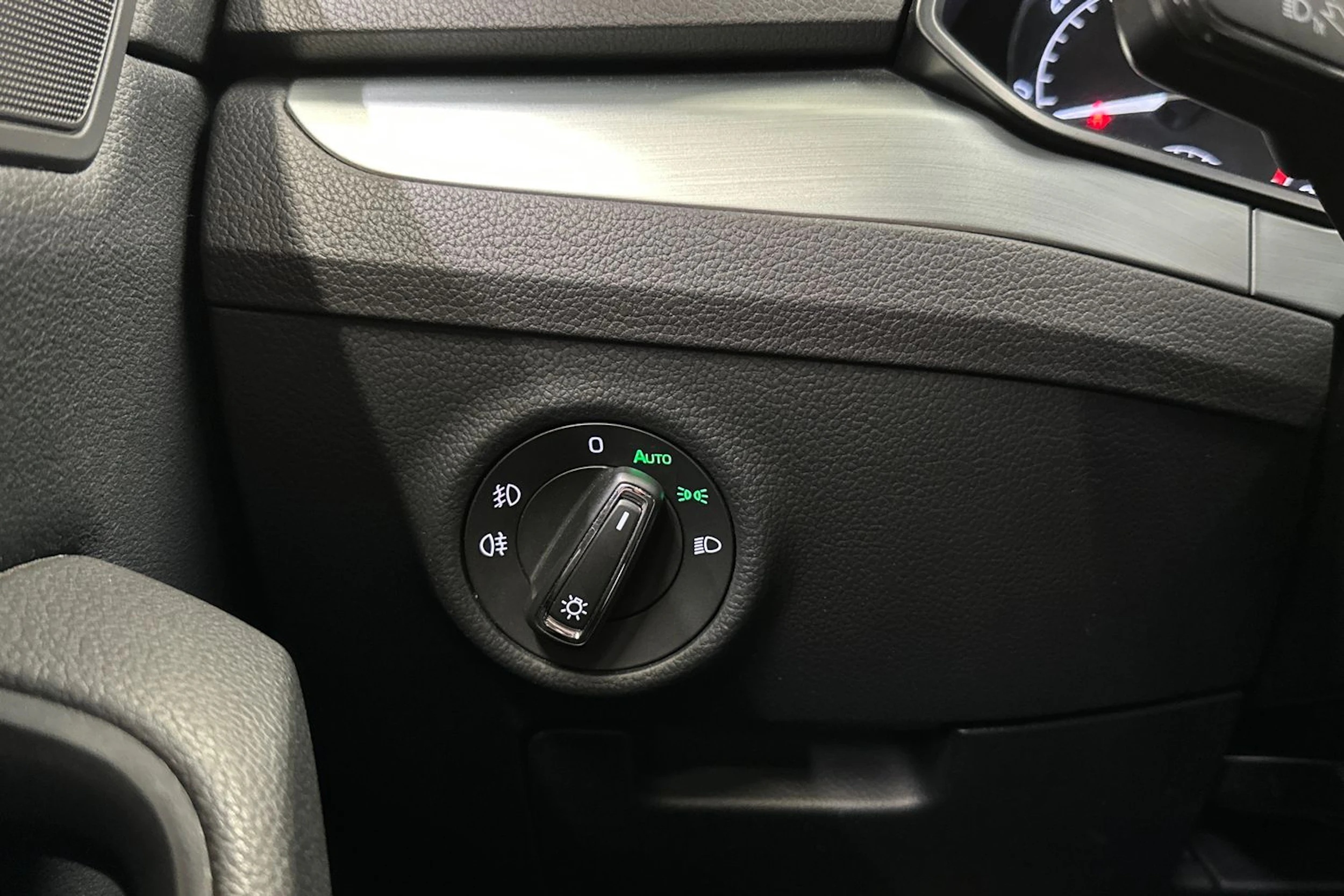 harmaa Skoda Superb 2015 kuva 21.