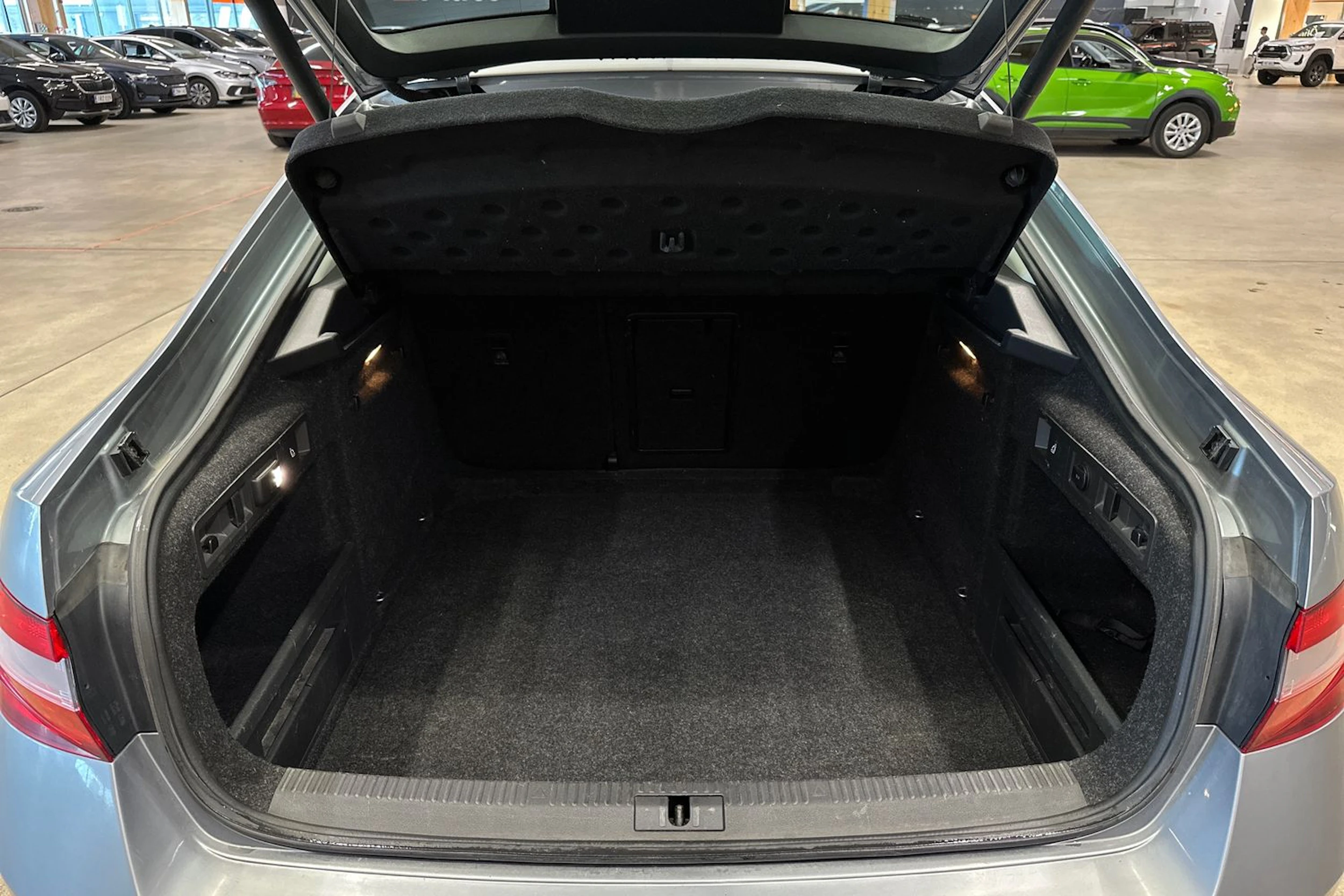 harmaa Skoda Superb 2015 kuva 24.