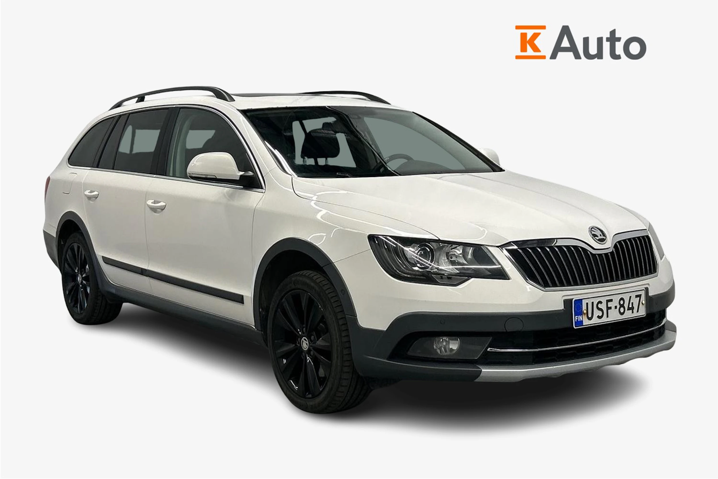valkoinen Skoda Superb 2015 kuva 1.