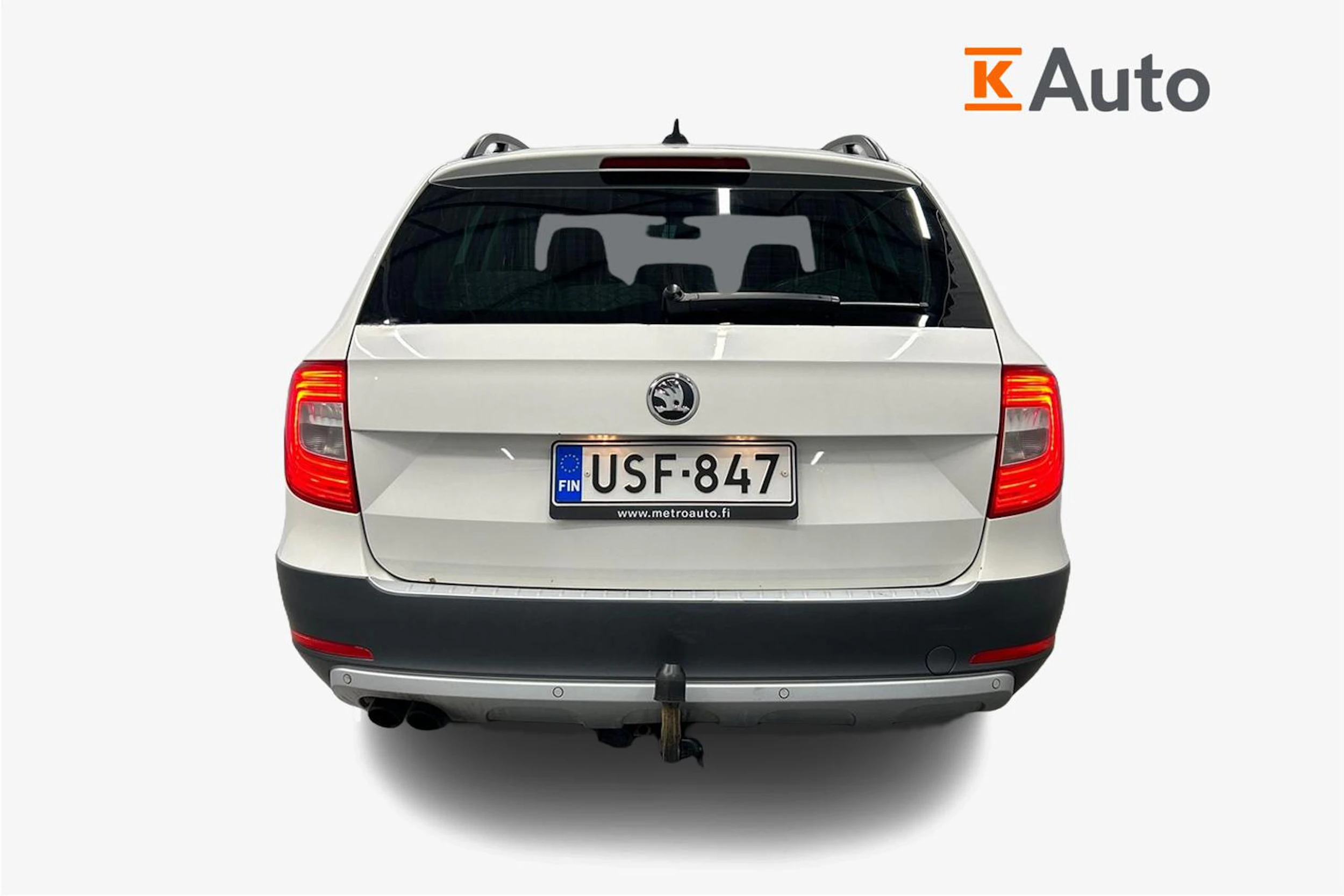 valkoinen Skoda Superb 2015 kuva 3.