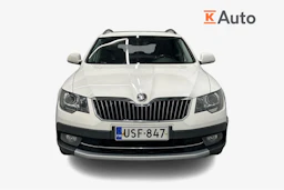 valkoinen Skoda Superb 2015 kuva 4.