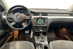 valkoinen Skoda Superb 2015 kuva 7.