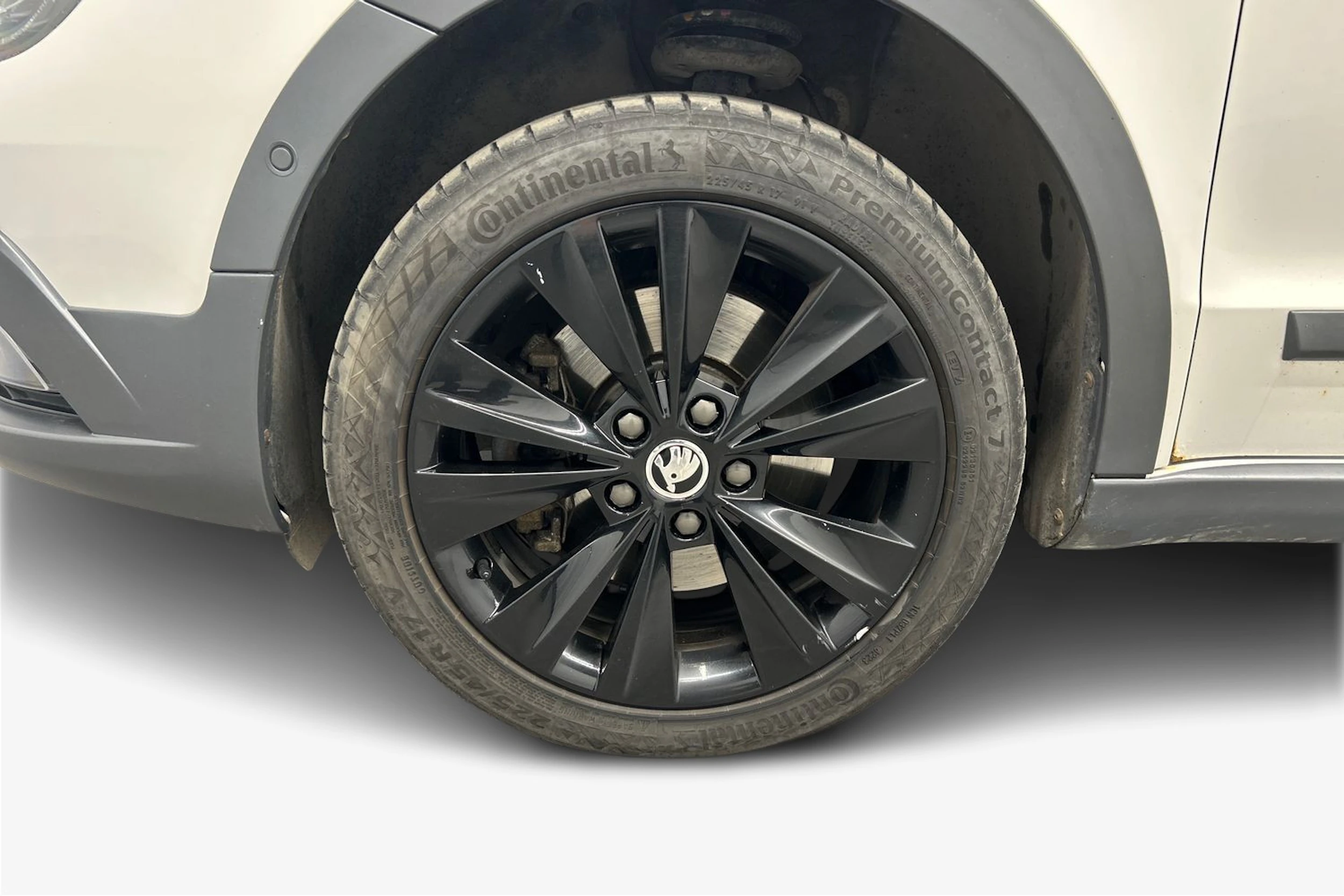 valkoinen Skoda Superb 2015 kuva 9.