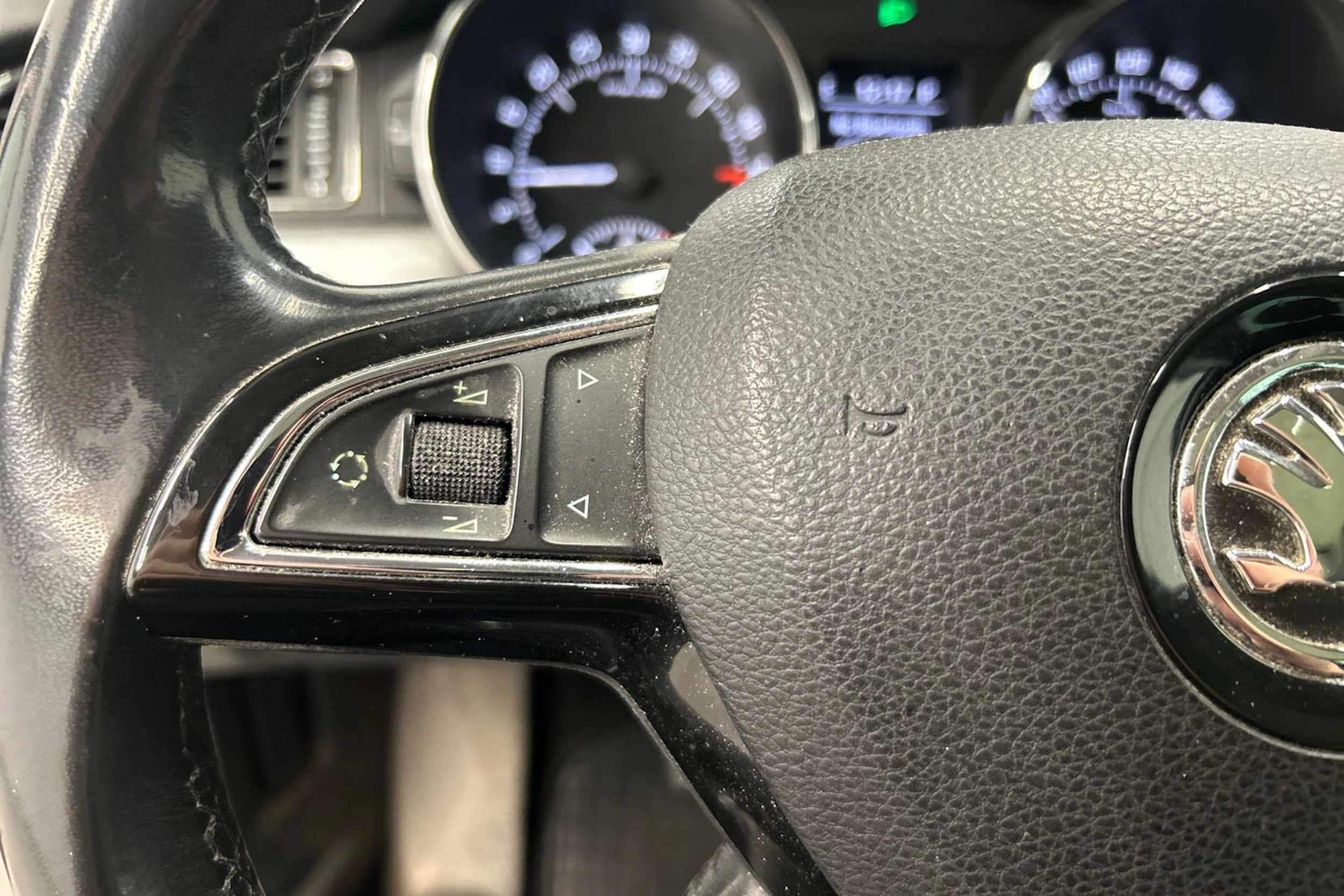 valkoinen Skoda Superb 2015 kuva 18.