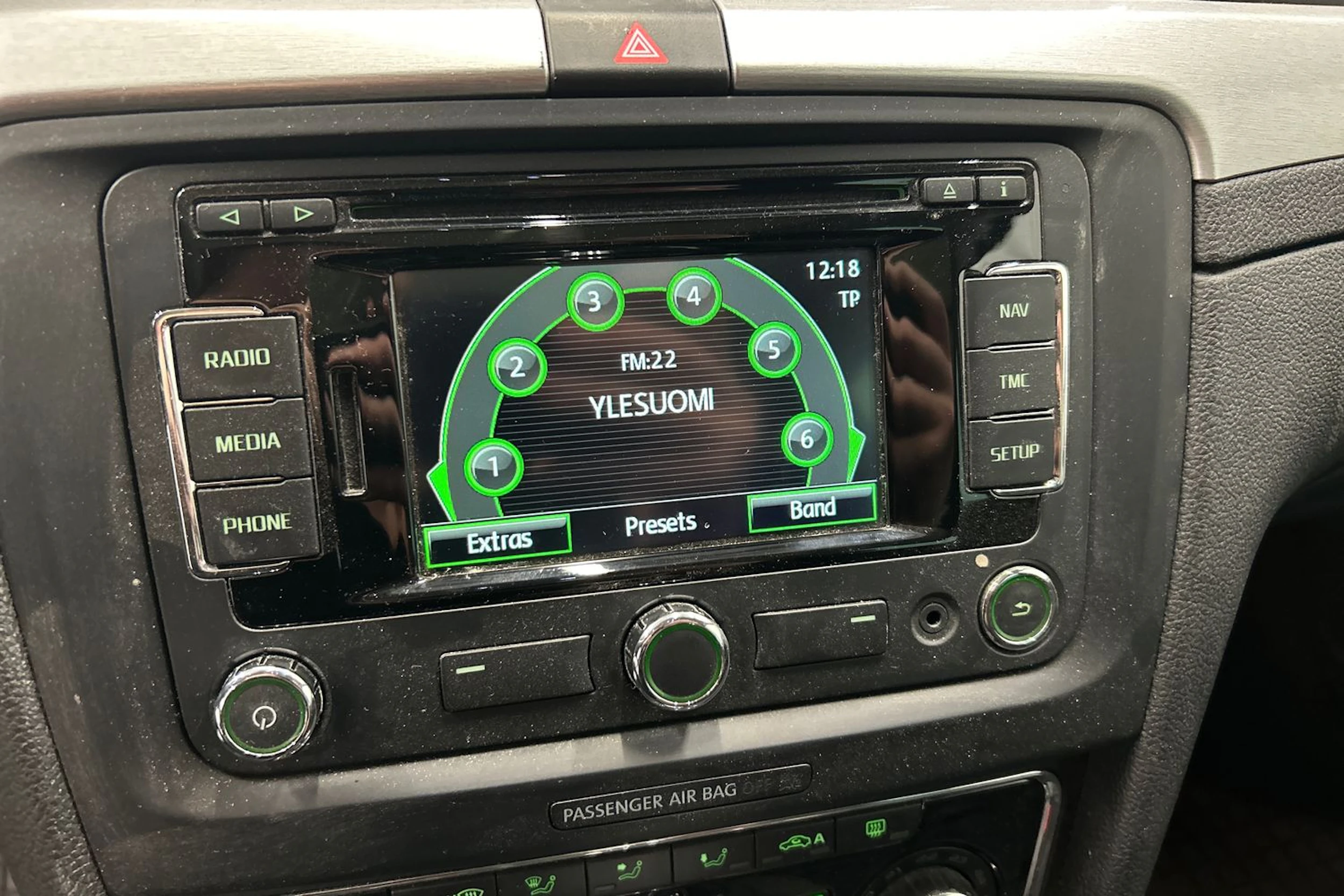 valkoinen Skoda Superb 2015 kuva 21.