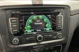 valkoinen Skoda Superb 2015 kuva 21.