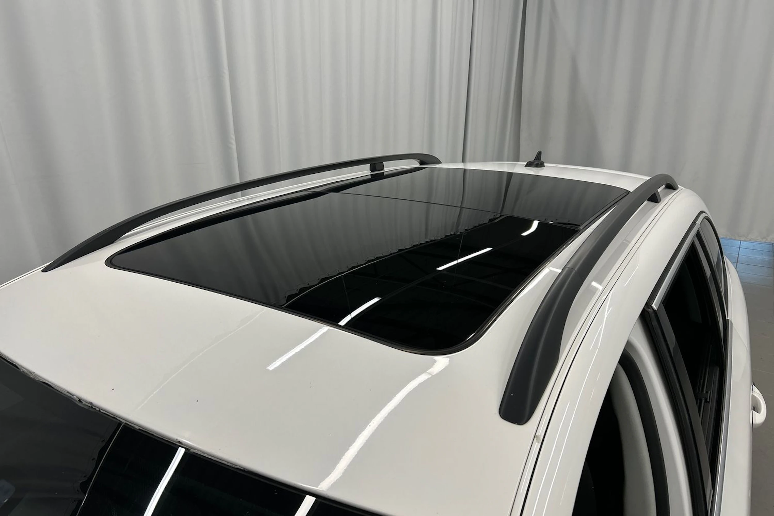 valkoinen Skoda Superb 2015 kuva 25.
