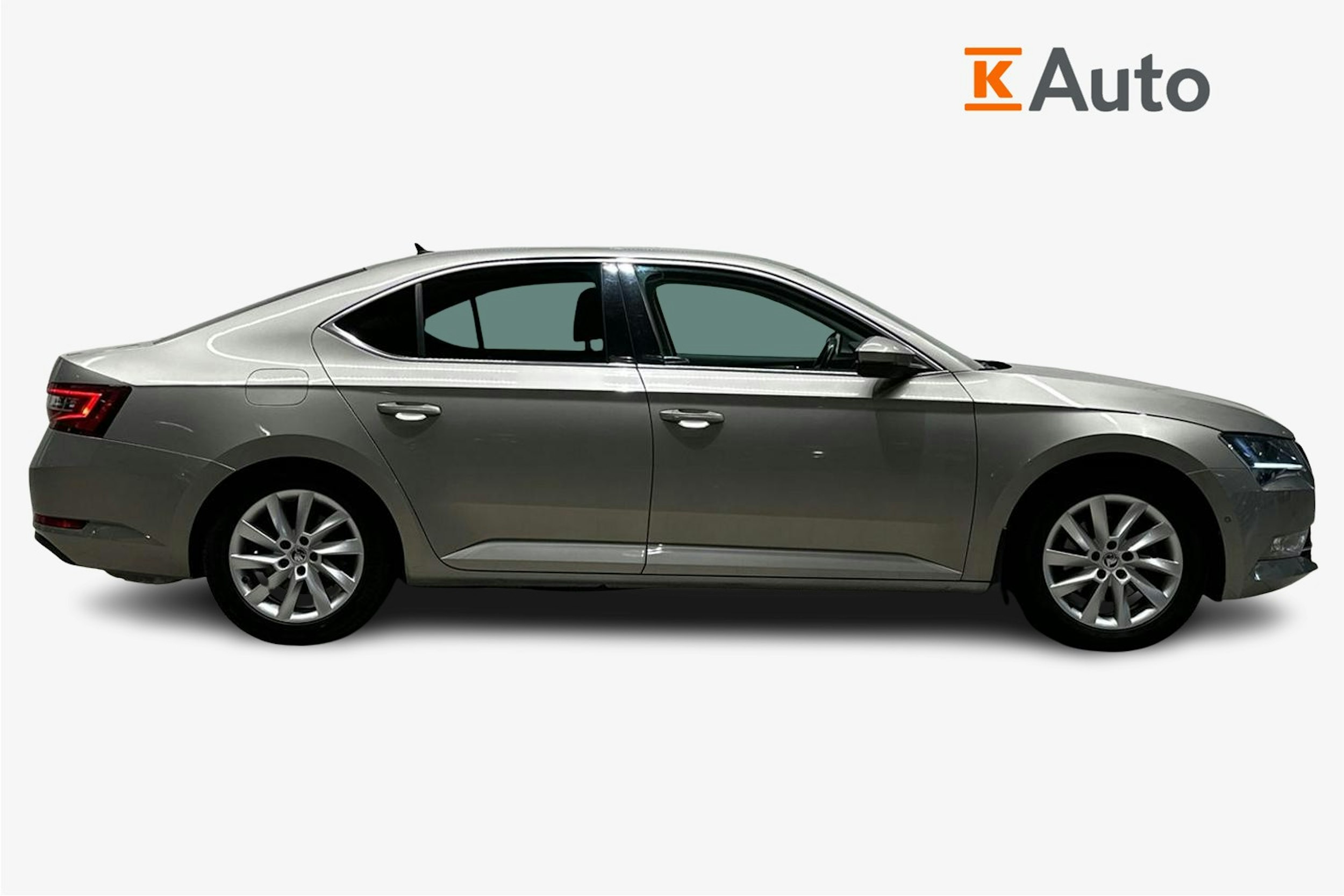 ruskea (beige) Skoda Superb 2016 kuva 5.