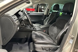ruskea (beige) Skoda Superb 2016 kuva 8.