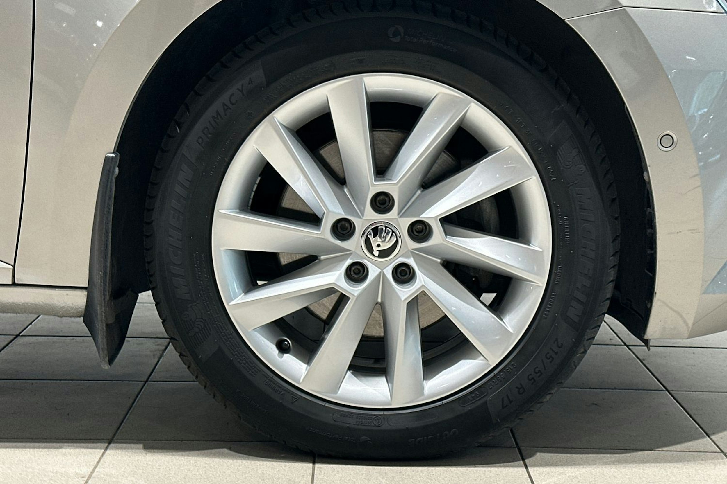 ruskea (beige) Skoda Superb 2016 kuva 9.