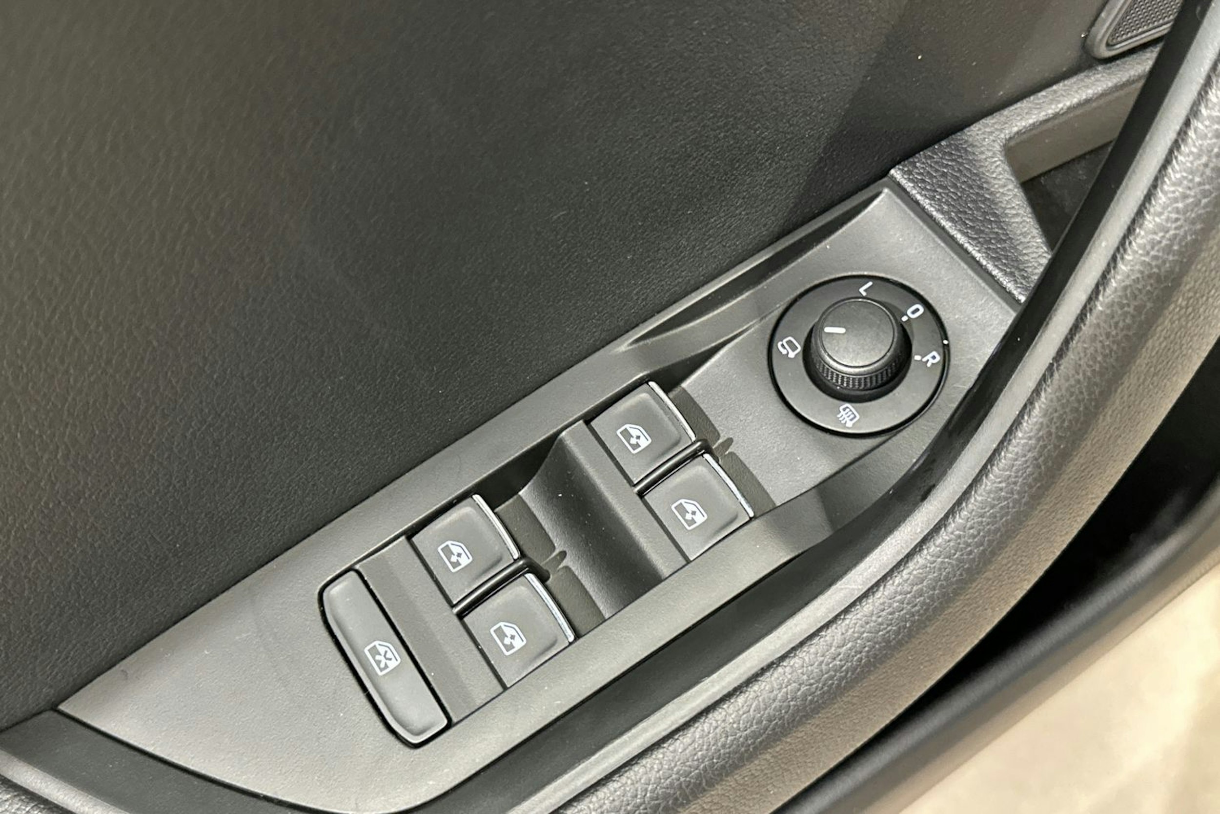 ruskea (beige) Skoda Superb 2016 kuva 11.