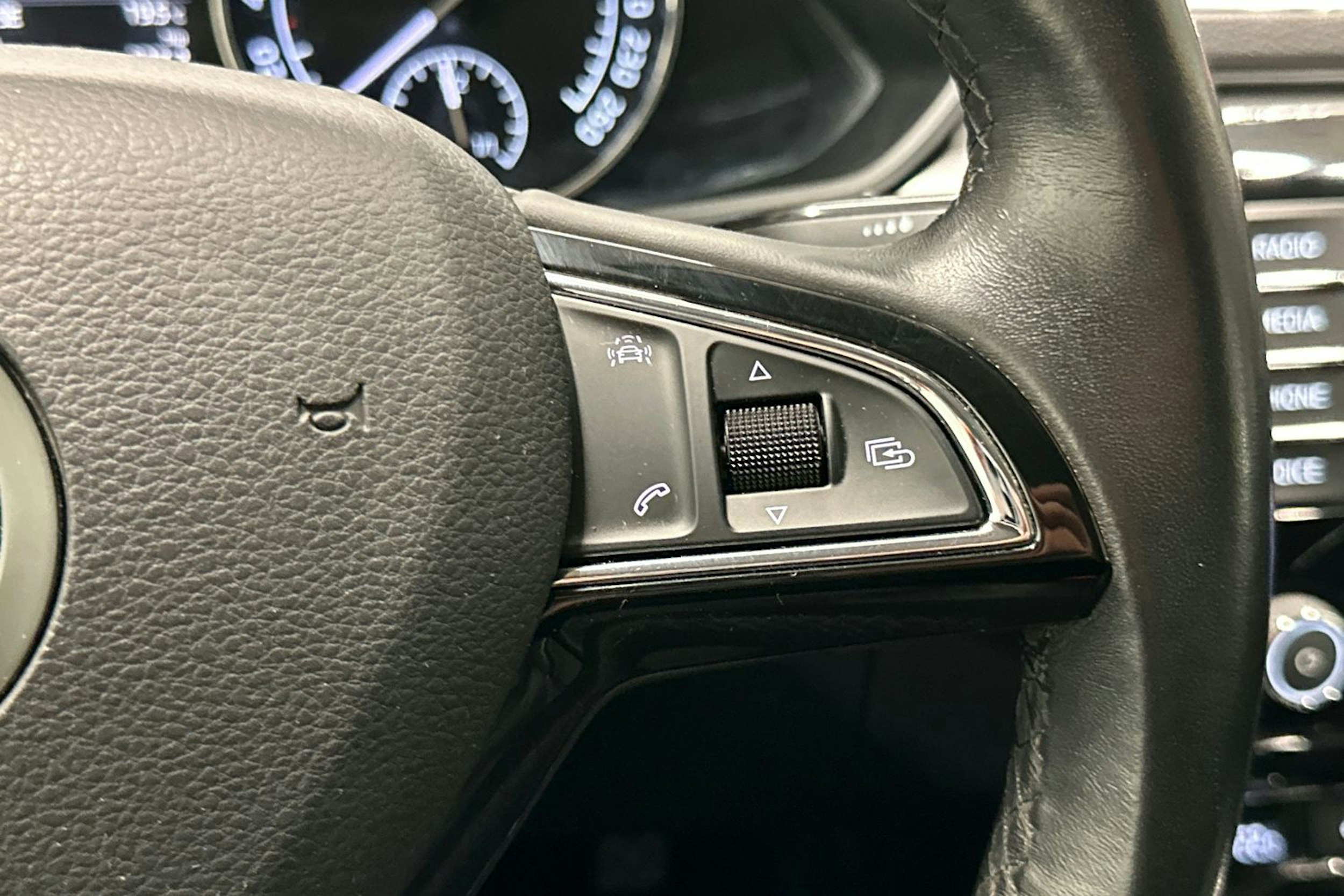 ruskea (beige) Skoda Superb 2016 kuva 16.