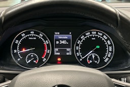 ruskea (beige) Skoda Superb 2016 kuva 17.