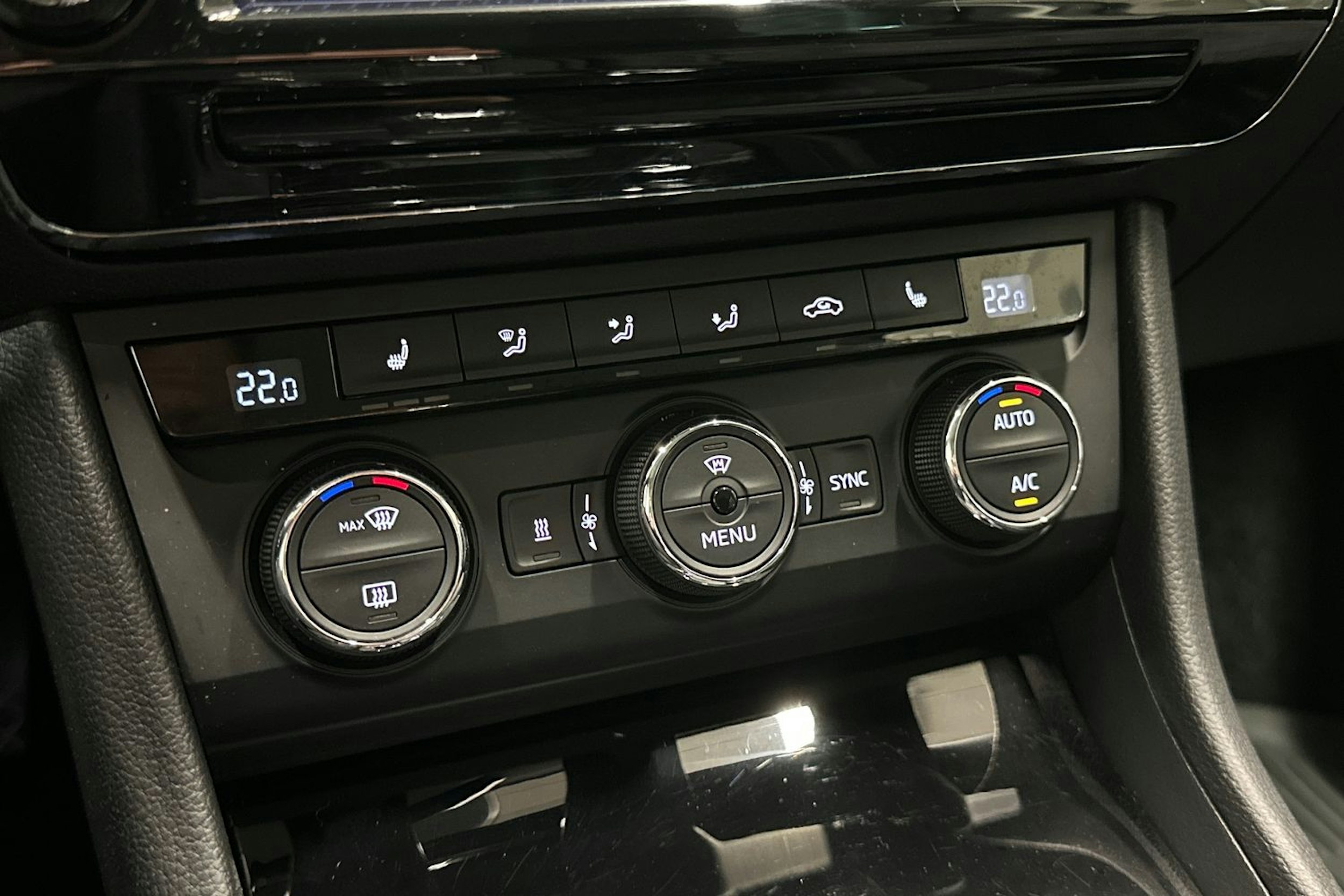 ruskea (beige) Skoda Superb 2016 kuva 22.