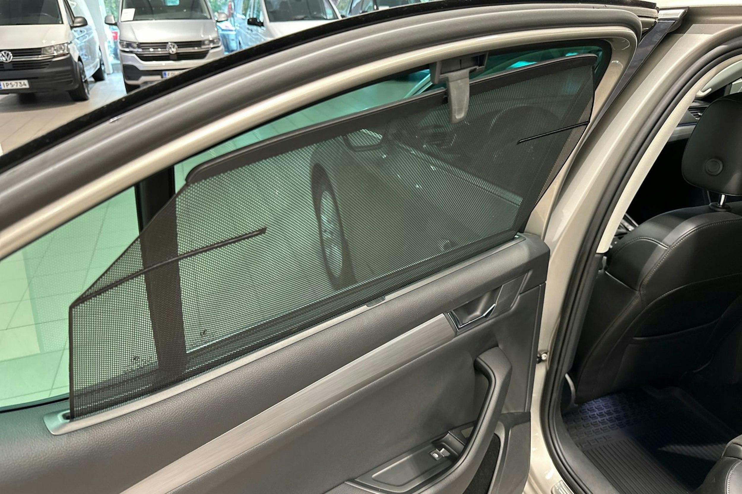 ruskea (beige) Skoda Superb 2016 kuva 26.