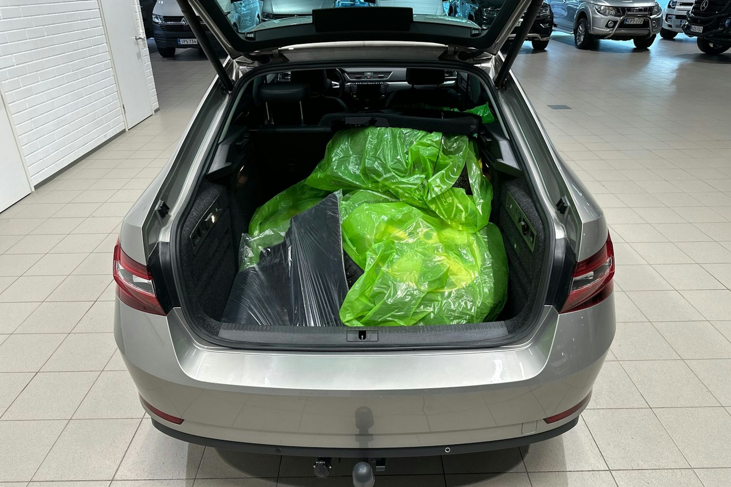 ruskea (beige) Skoda Superb 2016 kuva 32.