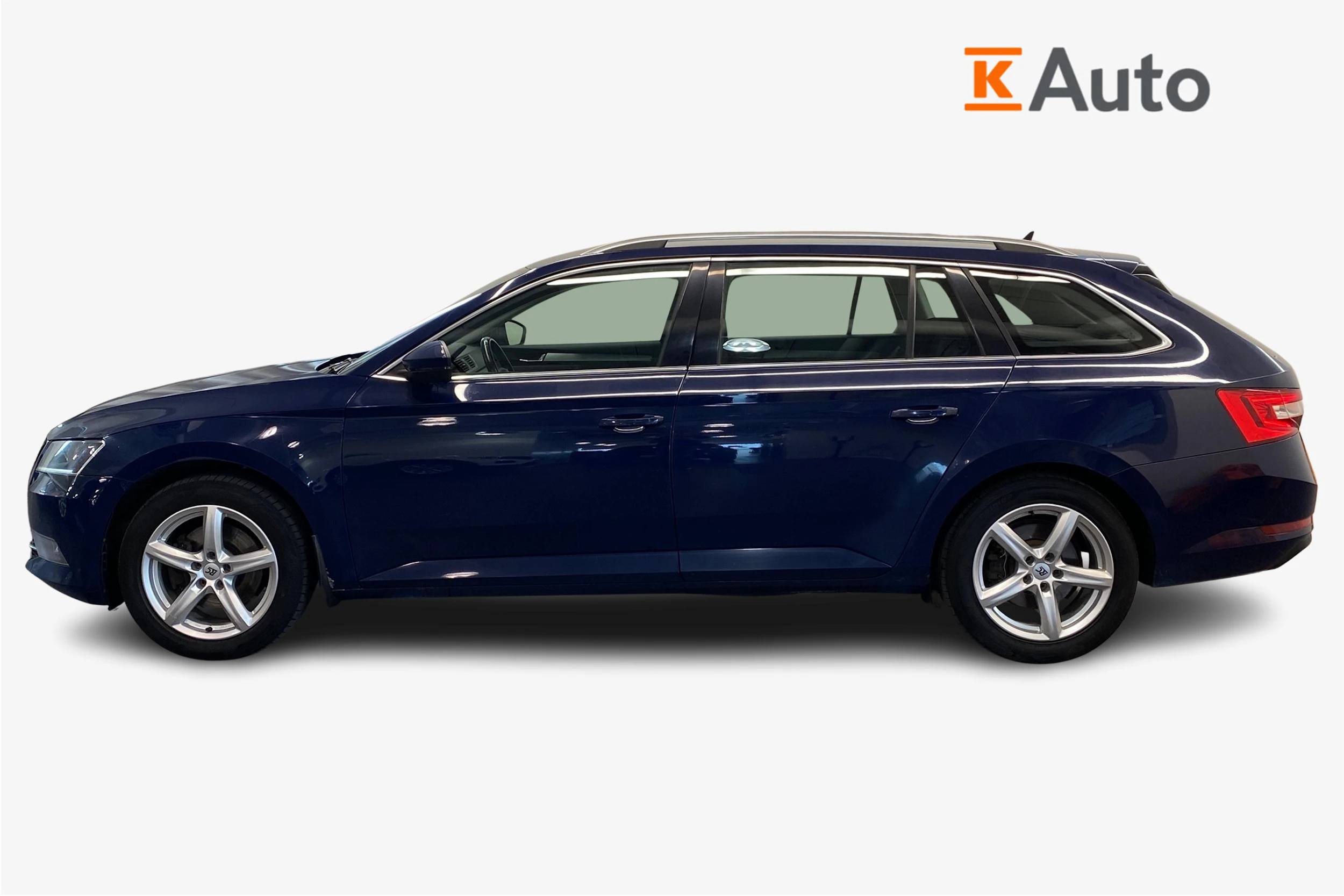 sininen Skoda Superb 2016 kuva 5.