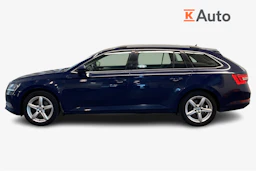 sininen Skoda Superb 2016 kuva 5.