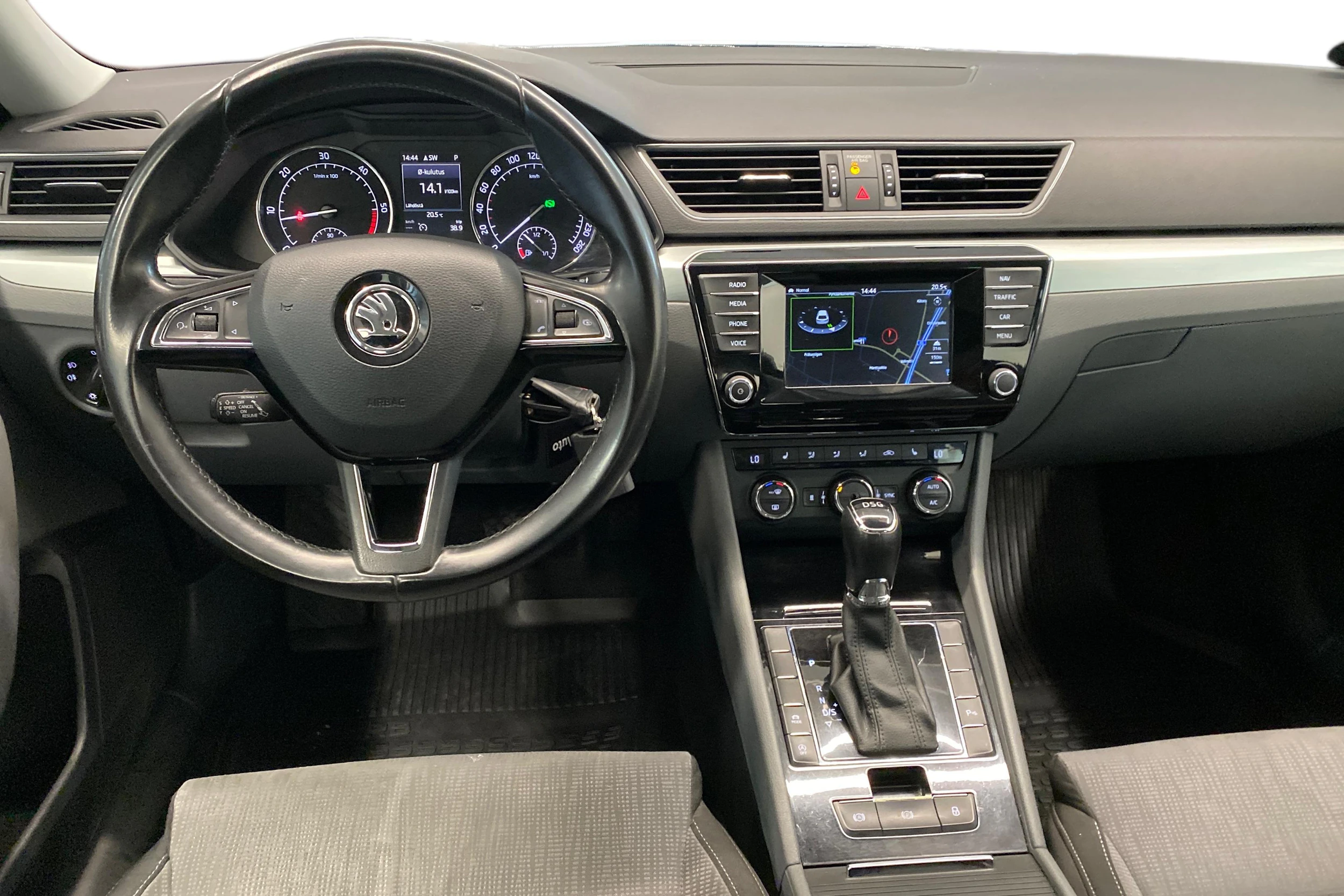 sininen Skoda Superb 2016 kuva 7.