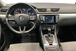 sininen Skoda Superb 2016 kuva 7.