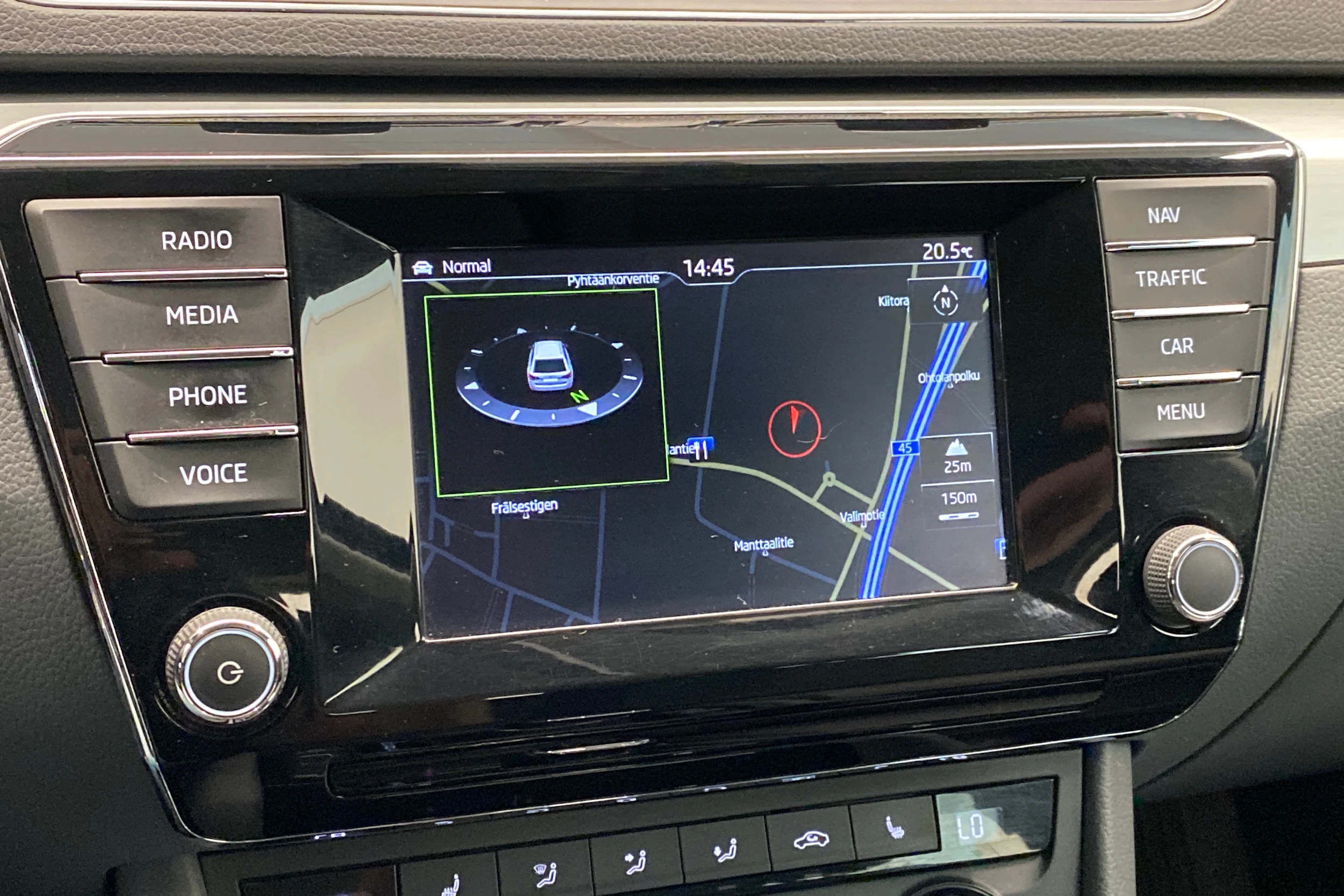 sininen Skoda Superb 2016 kuva 14.