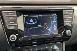 sininen Skoda Superb 2016 kuva 14.