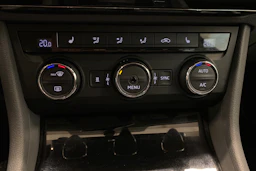 sininen Skoda Superb 2016 kuva 15.