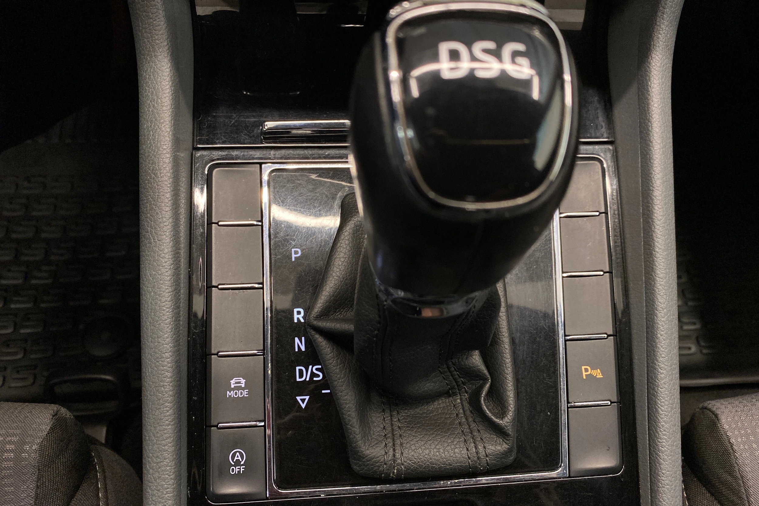 sininen Skoda Superb 2016 kuva 19.