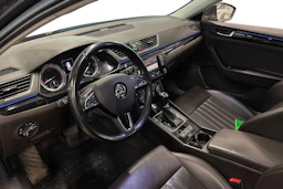 harmaa Skoda Superb 2016 kuva 3.