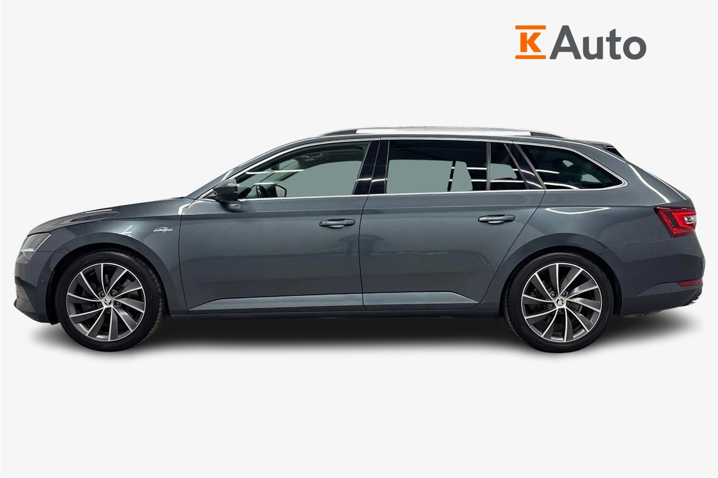 harmaa Skoda Superb 2016 kuva 7.