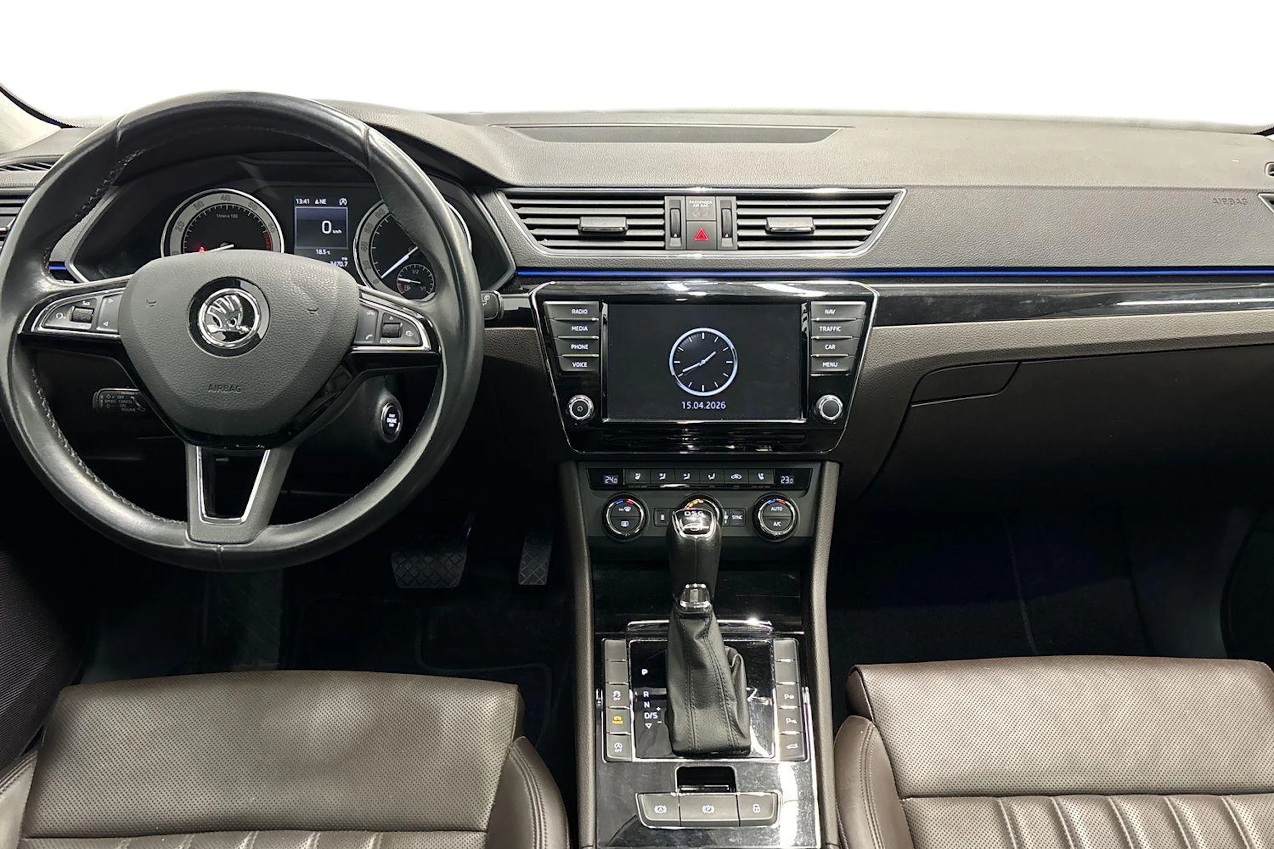 harmaa Skoda Superb 2016 kuva 9.