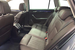 harmaa Skoda Superb 2016 kuva 11.