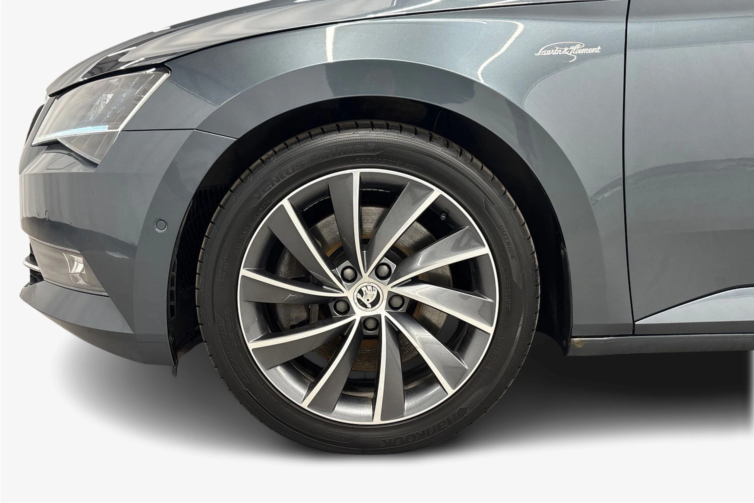 harmaa Skoda Superb 2016 kuva 12.