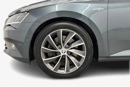 harmaa Skoda Superb 2016 kuva 12.