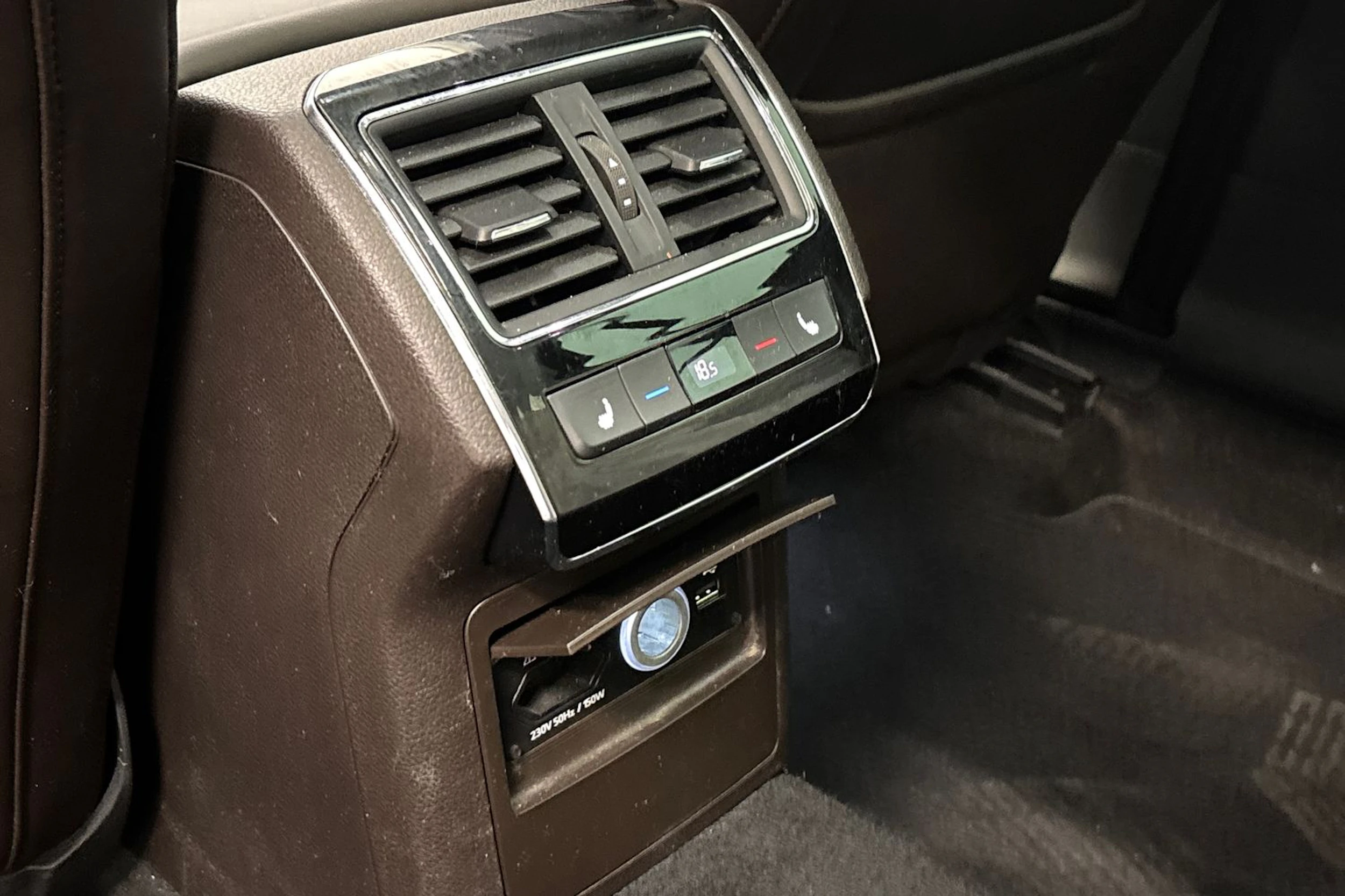 harmaa Skoda Superb 2016 kuva 19.