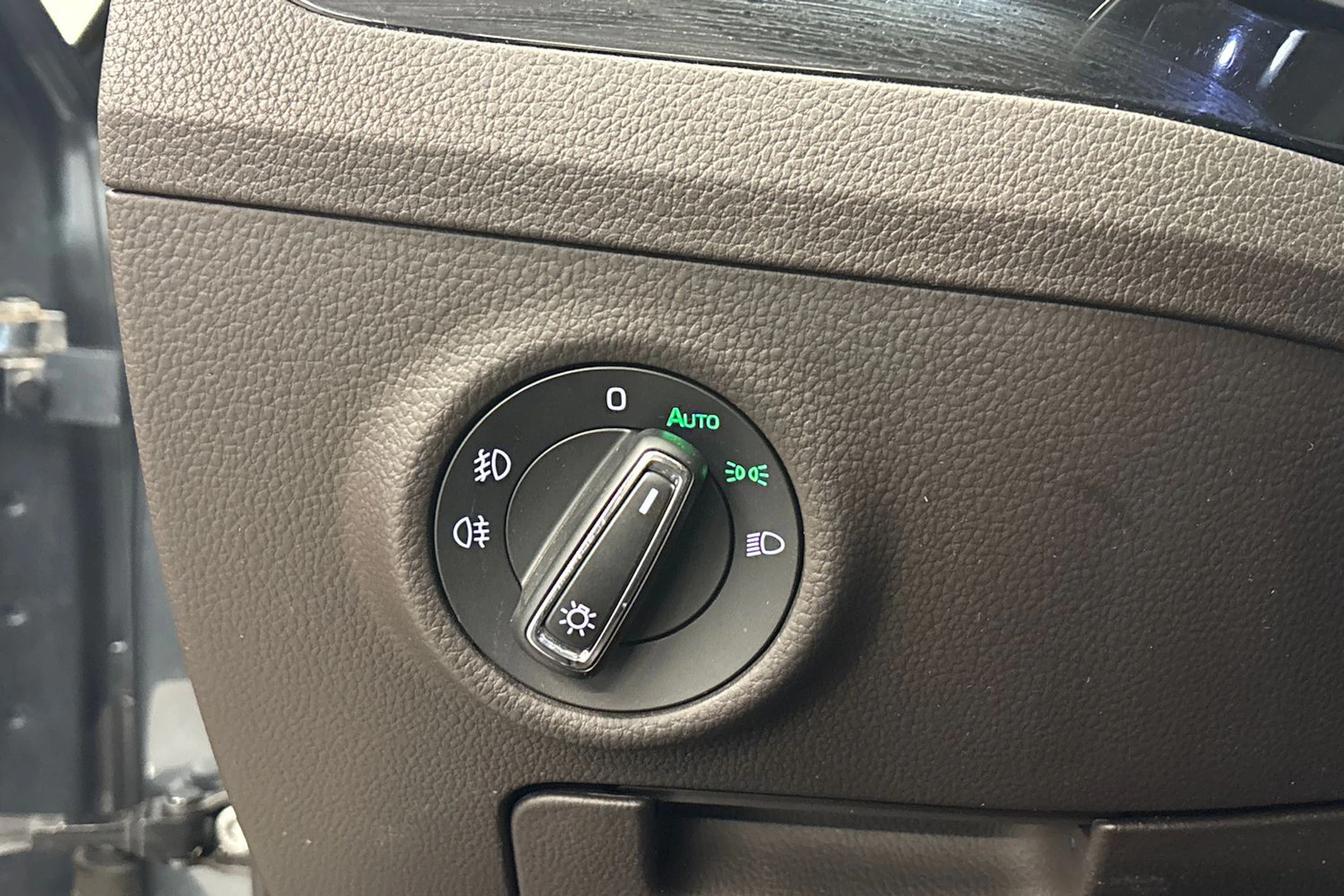 harmaa Skoda Superb 2016 kuva 24.