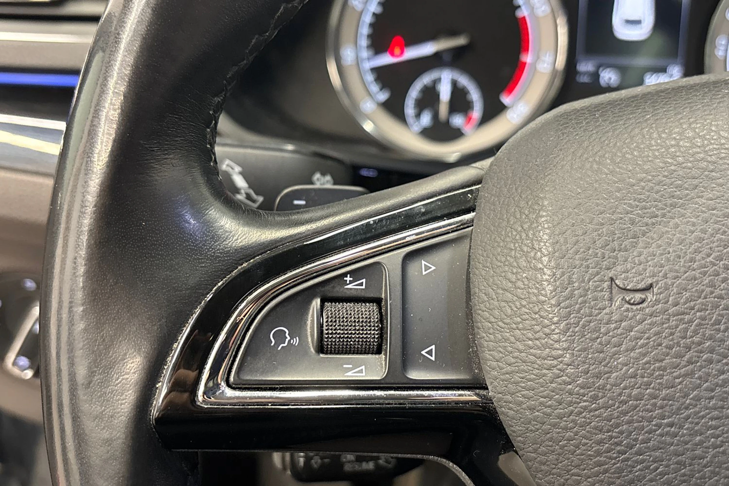 harmaa Skoda Superb 2016 kuva 25.