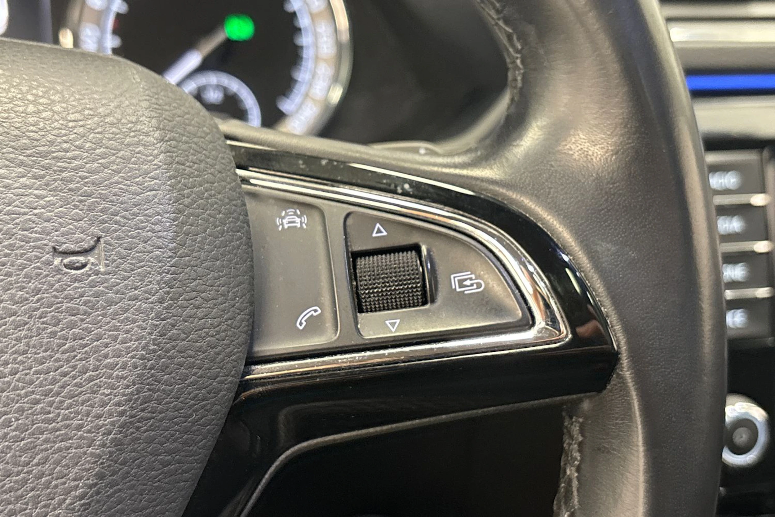 harmaa Skoda Superb 2016 kuva 26.