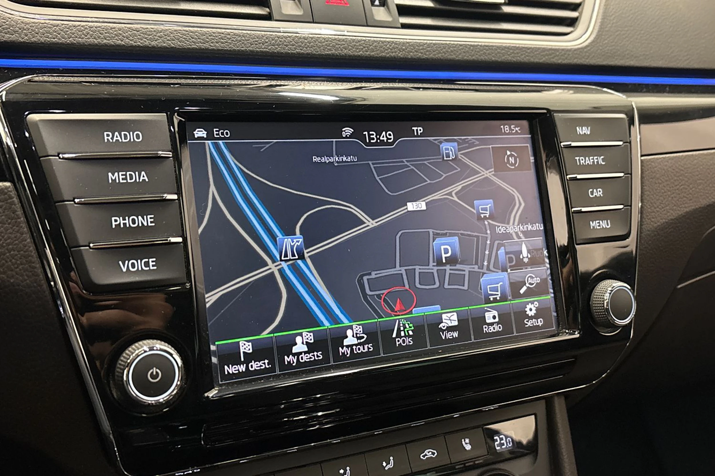 harmaa Skoda Superb 2016 kuva 30.