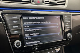 harmaa Skoda Superb 2016 kuva 32.
