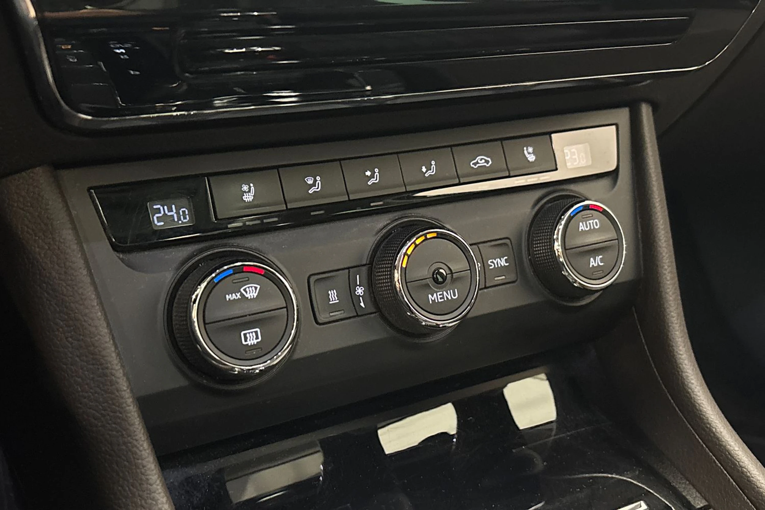 harmaa Skoda Superb 2016 kuva 34.