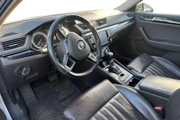 Harmaa Skoda Superb 2016 kuva 3.